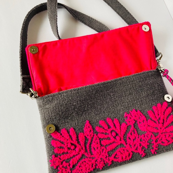 Crocus Embroidered wool handbag - Picture 4 of 7